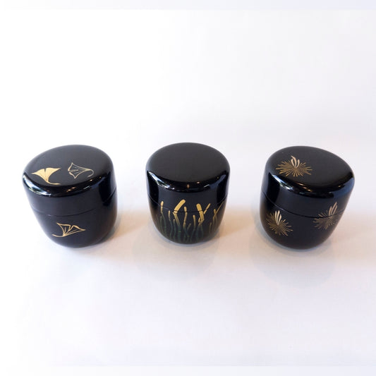 Tea Powder Container: Natsume Kin-Ichō, Tokusa, Hana-Matsu