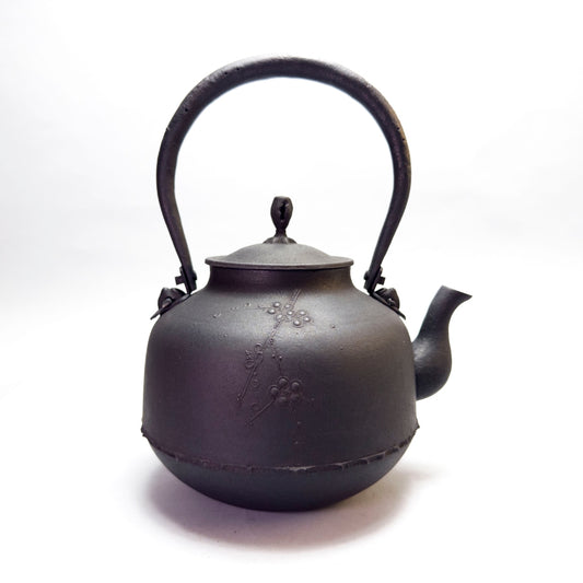 Cast Iron Kettle: Michioku Ume