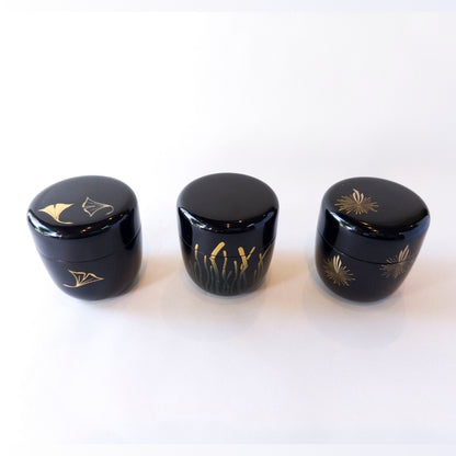 Tea Powder Container: Natsume Kin-Ichō, Tokusa, Hana-Matsu