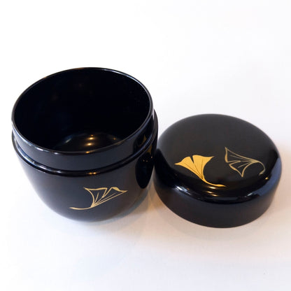 Tea Powder Container: Natsume Kin-Ichō, Tokusa, Hana-Matsu