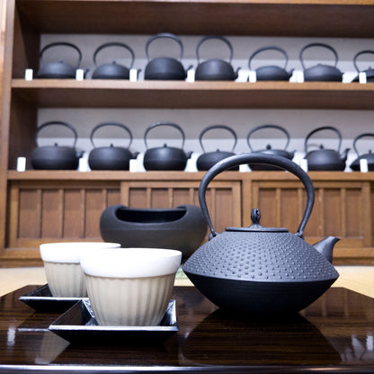 Cast Iron Kettle: Kazutama Arare