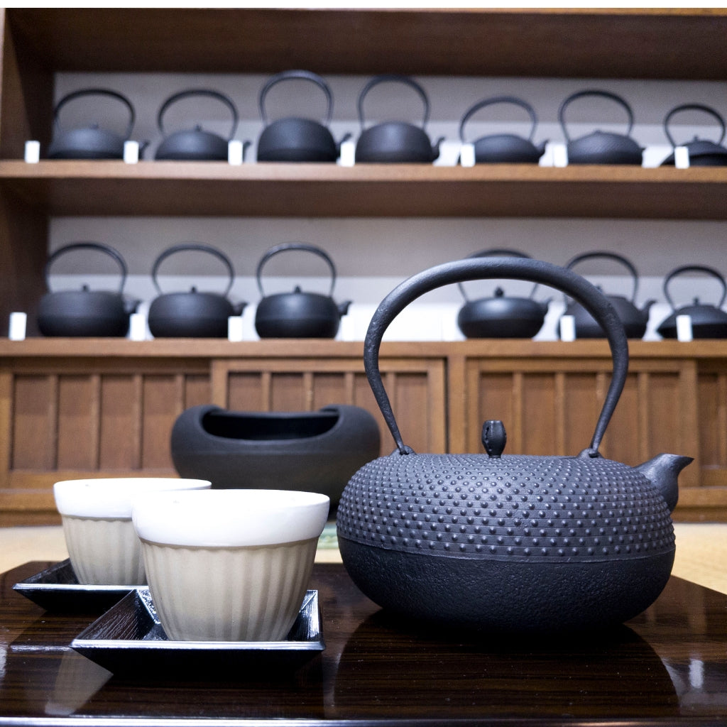 Cast Iron Kettle: Kikumaru Arare