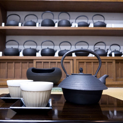 Cast Iron Kettle: Higashi Azumaya