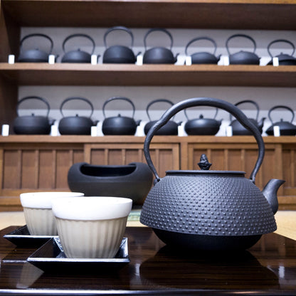 Cast Iron Kettle: Odaré Kazutama Arare