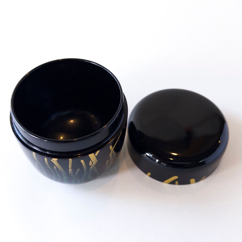 Tea Powder Container: Natsume Kin-Ichō, Tokusa, Hana-Matsu