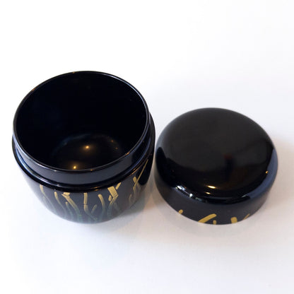 Tea Powder Container: Natsume Kin-Ichō, Tokusa, Hana-Matsu