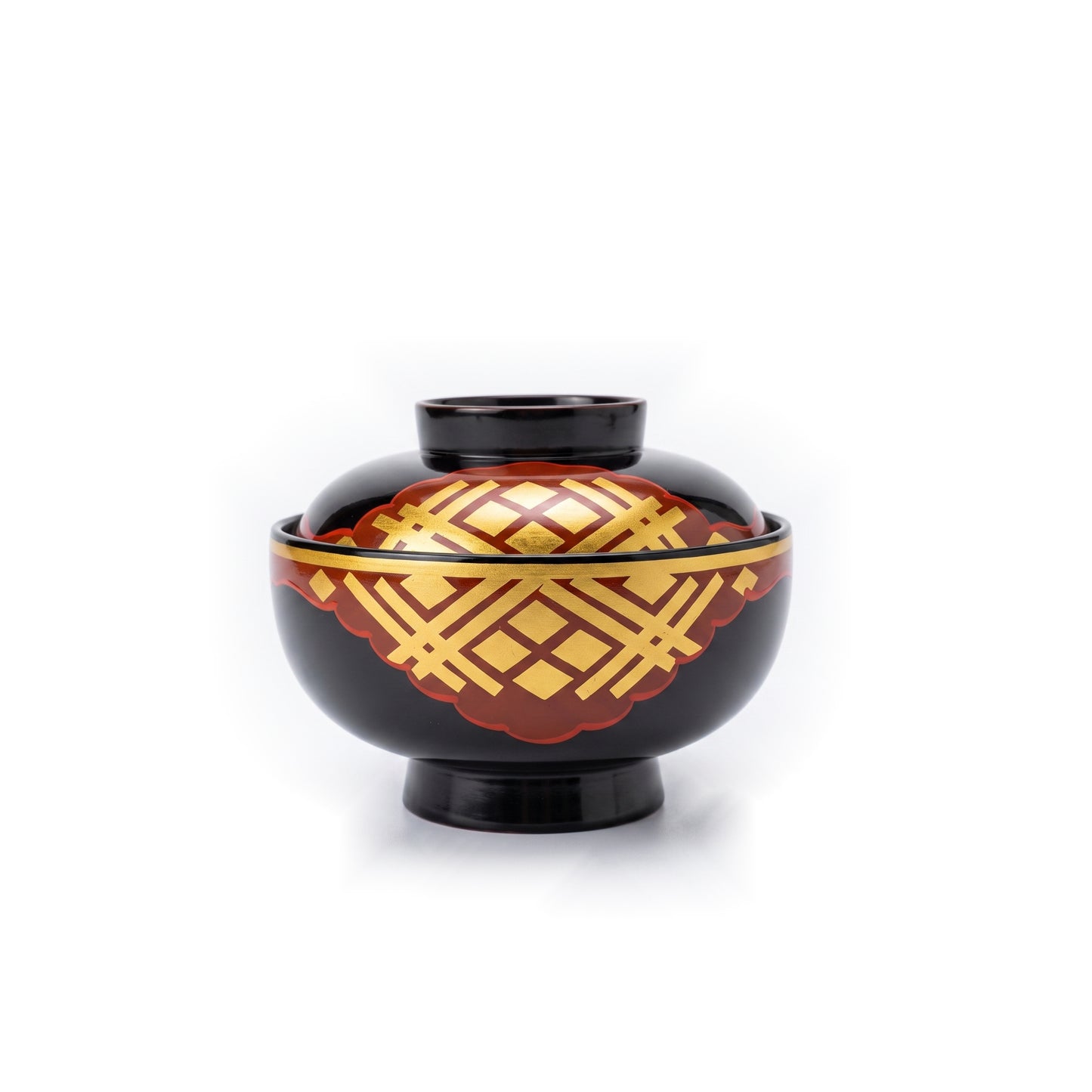 A black lacquer lidded bowl seen from the front, gold diamond lattice on red cloud panels, and a gold band at the rim.
