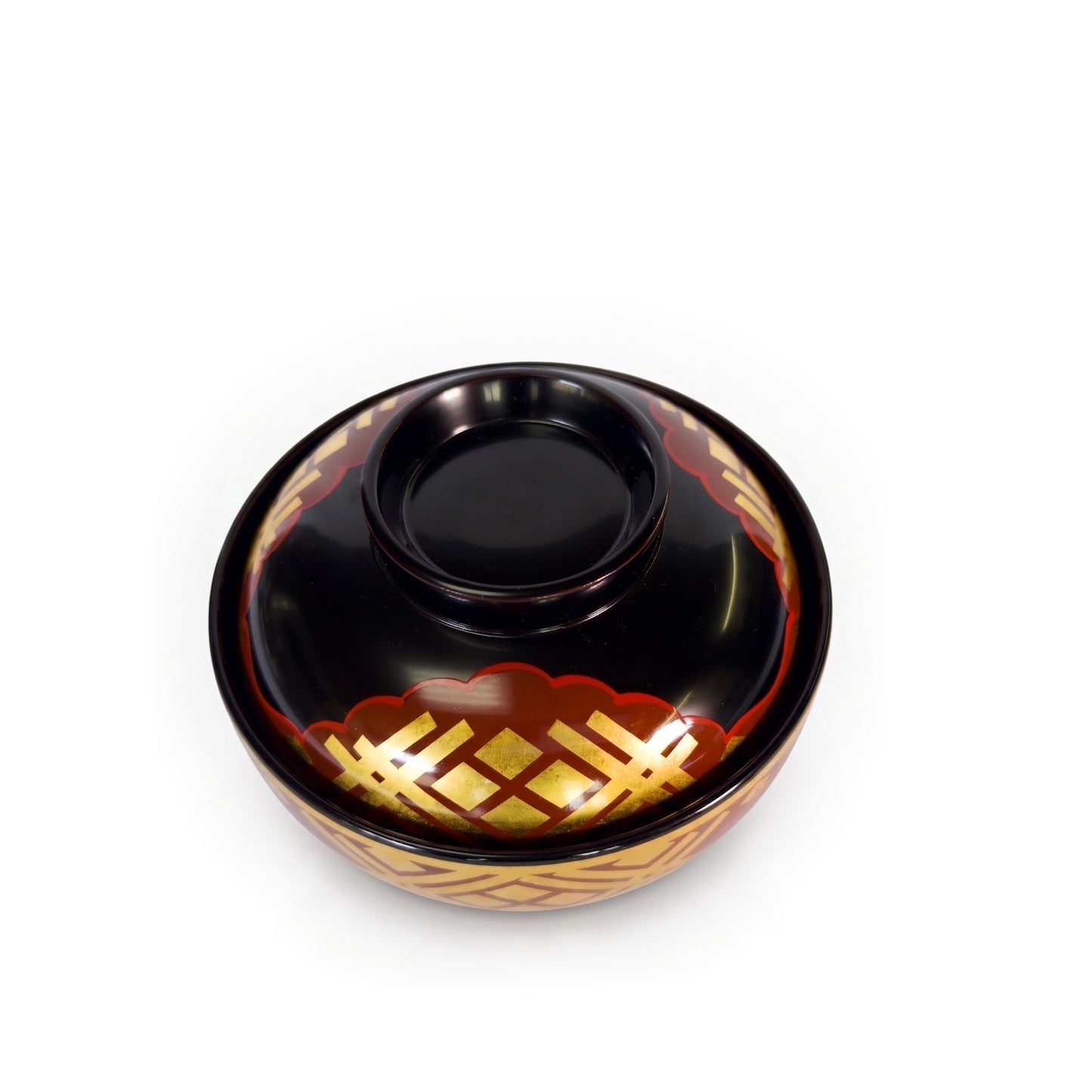The lid from almost directly above, a plain black knob at the centre and gold lattice on red clouds around the dome.