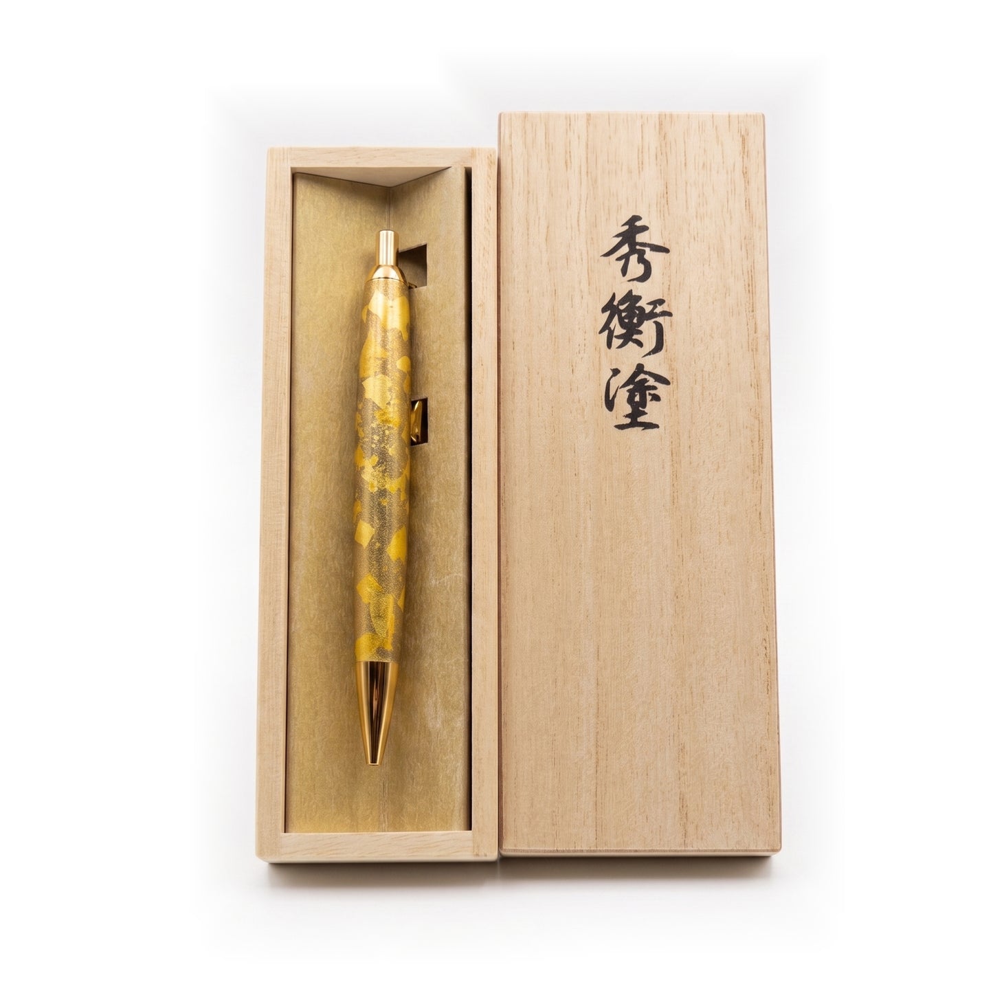 The pen standing in its wooden box, the lid propped beside it and brushed with the characters for Hidehira-nuri.